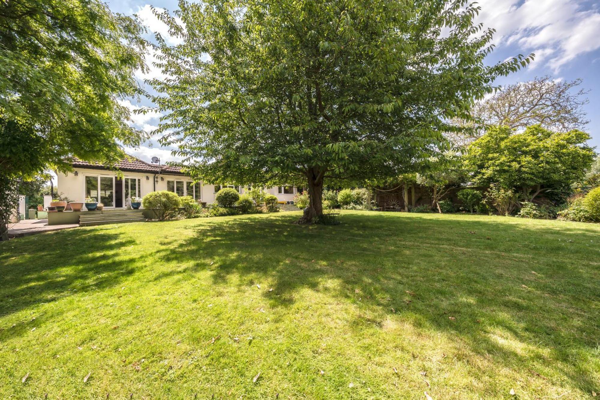 Cozy Double Bedroom In Stunning Bungalow On River Thames - Near Thorpe Park/Royal Holloway University/20Mins From Heathrow Staines-upon-Thames Exteriér fotografie